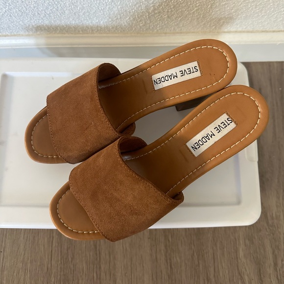 Steve Madden Heeled Mule Sandal, Camel, size 7 - Picture 3 of 5